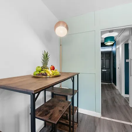 Spacious 3 Bedroom Whitechapel With Garden By Gold * London