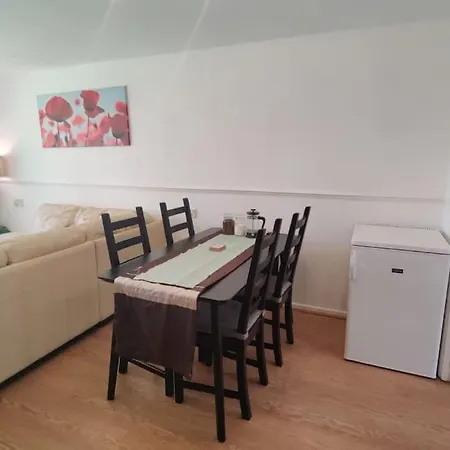 2 Bed Brick Lane Flat, Liverpool St *
