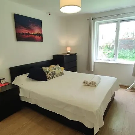Apartment 2 Bed Brick Lane Flat, Liverpool St *