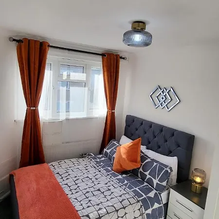 Holiday home Delight Home-london Airport & Excel