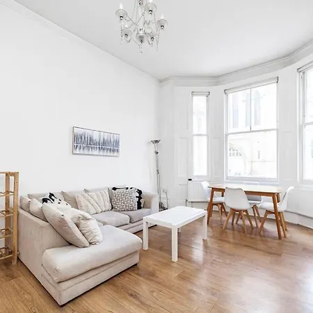Incredible Location In Central - 2bed Apartment *