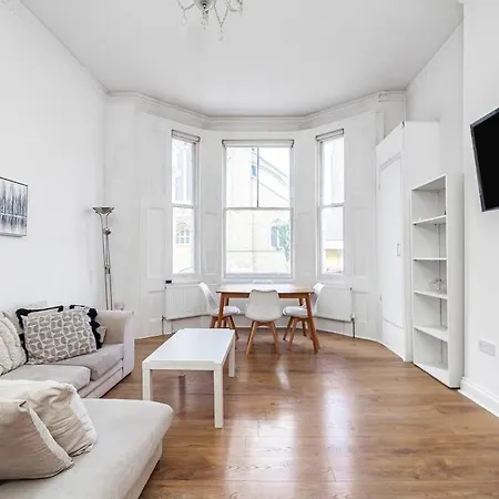 Incredible Location In Central - 2bed Apartment