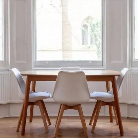 Apartment Incredible Location In Central - 2bed London