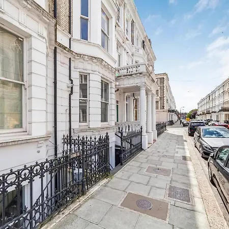 Incredible Location In Central - 2bed Apartment *