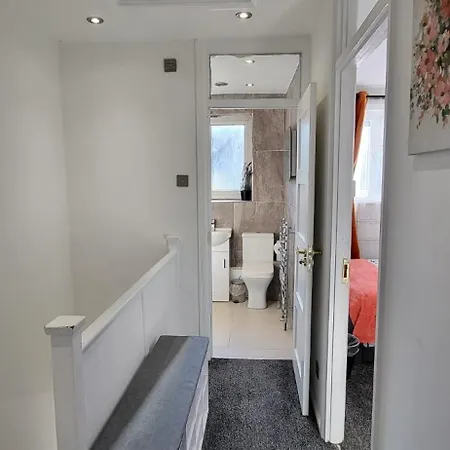 Casa vacanze Delight Home-london Airport & Excel *