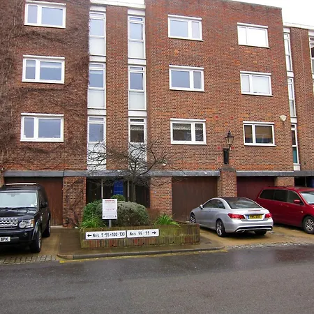 Woodsford Sq - Private Parking London