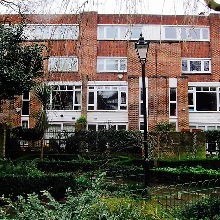 Apartment Woodsford Sq - Private Parking *