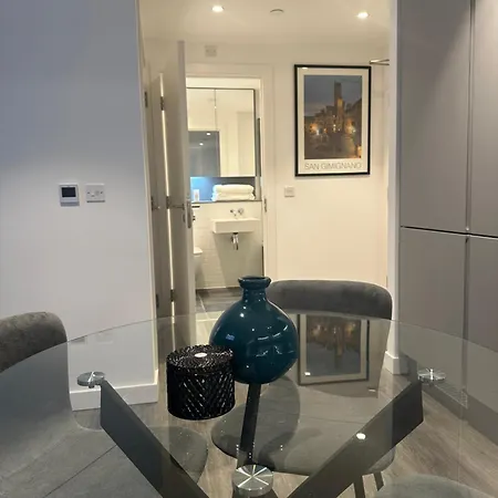 He Luxury * Abbey Wood