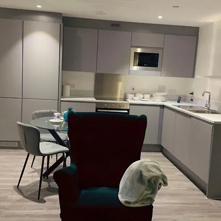 He Luxury * Abbey Wood
