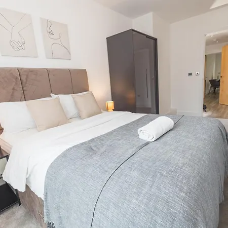Escape - Royal Wharf Apartment
