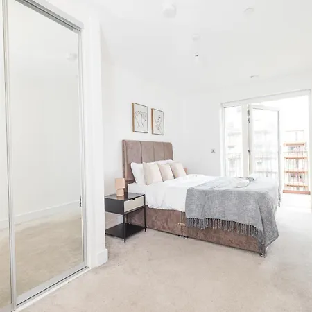 Apartment Escape - Royal Wharf