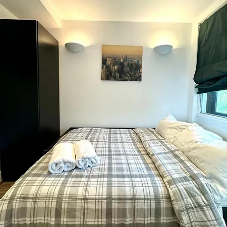 The Crib - 3 Bedroom Central By Wild Apartment
