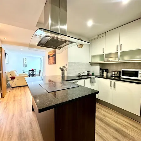 Apartment The Crib - 3 Bedroom Central By Wild