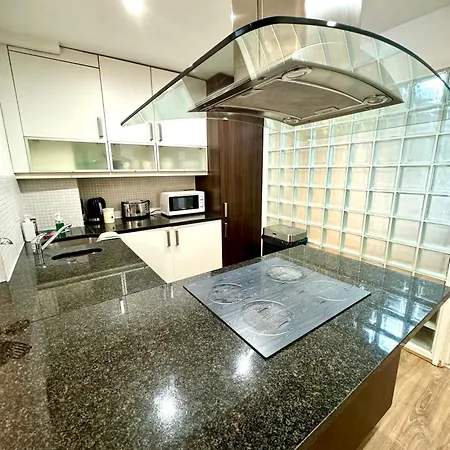 The Crib - 3 Bedroom Central By Wild London