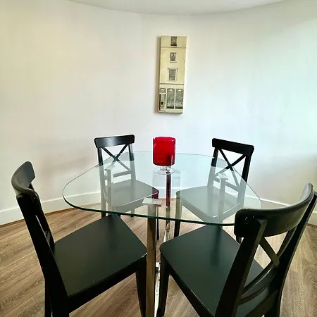 The Crib - 3 Bedroom Central By Wild Apartment *