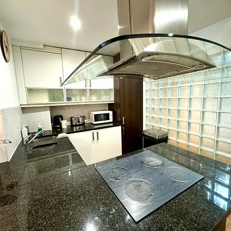 The Crib - 3 Bedroom Central By Wild Apartment