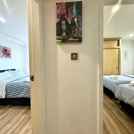 The Crib - 3 Bedroom Central By Wild Apartment *