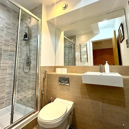 The Crib - 3 Bedroom Central By Wild Apartment London