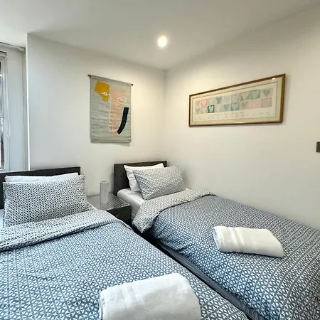 The Crib - 3 Bedroom Central By Wild Apartment