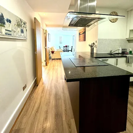 Apartment The Crib - 3 Bedroom Central By Wild