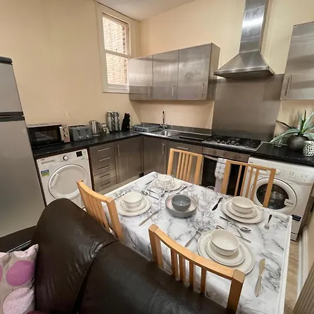 4 Bedroom Ground Floor For Up To 7 Guests *