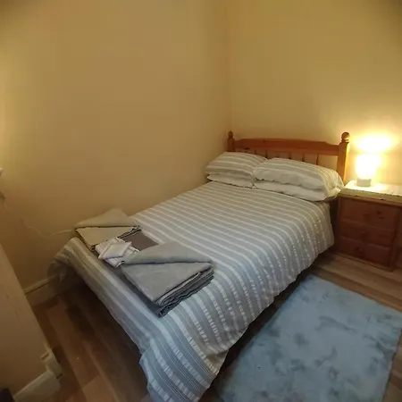 4 Bedroom Ground Floor For Up To 7 Guests * London