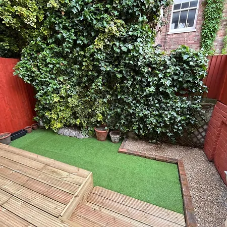 4 Bedroom Ground Floor For Up To 7 Guests London