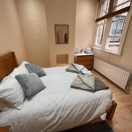 Apartment 4 Bedroom Ground Floor For Up To 7 Guests *