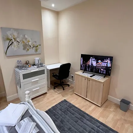 4 Bedroom Ground Floor For Up To 7 Guests