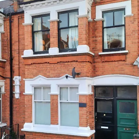 Apartment 4 Bedroom Ground Floor For Up To 7 Guests London