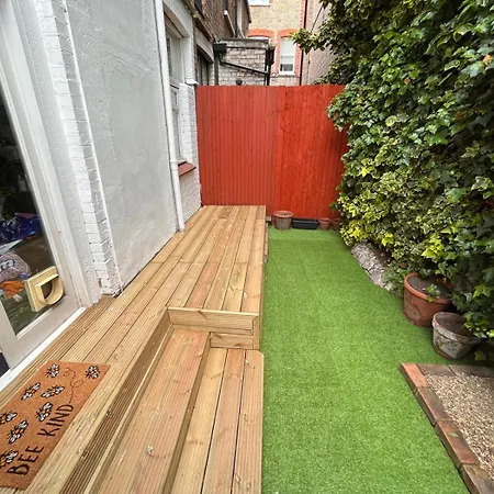 4 Bedroom Ground Floor For Up To 7 Guests *
