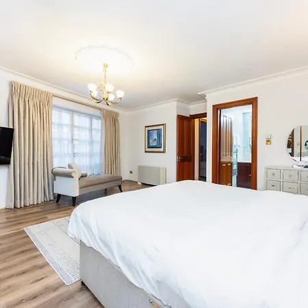 Carlton Court - Mayfair Apartahotel