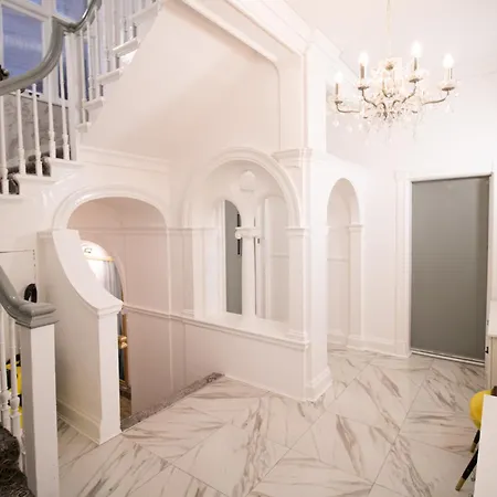 Spacious On Oxford Street 9gc *