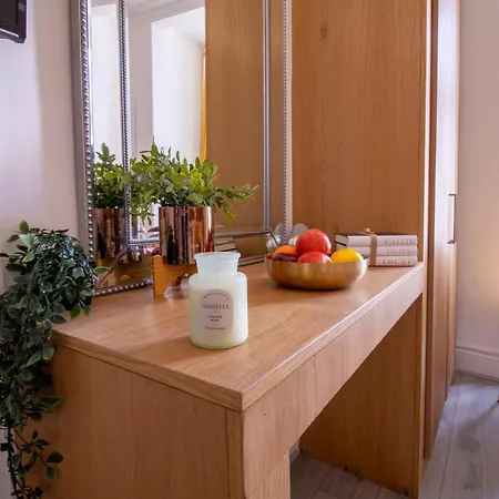 Spacious On Oxford Street 9gc London