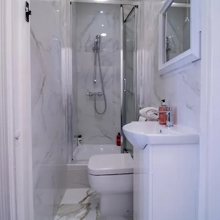 Elegant 3-bedroom On Oxford Street 2gc * London