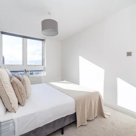 The Shepherd's Bush Collection Apartment