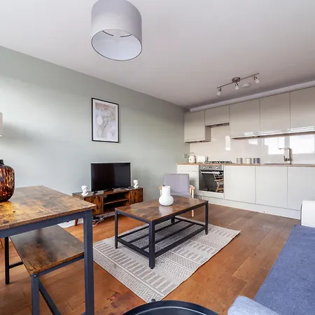 The Shepherd's Bush Collection Apartment *