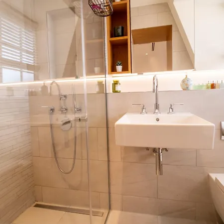 Elegant 3-bedroom Penthouse In Marble Arch 70 London