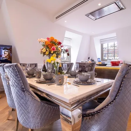 Elegant 3-bedroom Penthouse In Marble Arch 70 Apartment