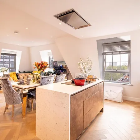 Elegant 3-bedroom Penthouse In Marble Arch 70 London