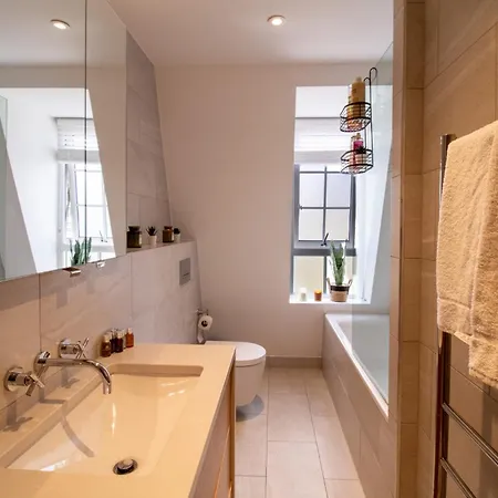Elegant 3-bedroom Penthouse In Marble Arch 70