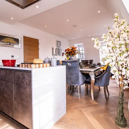 Elegant 3-bedroom Penthouse In Marble Arch 70 *