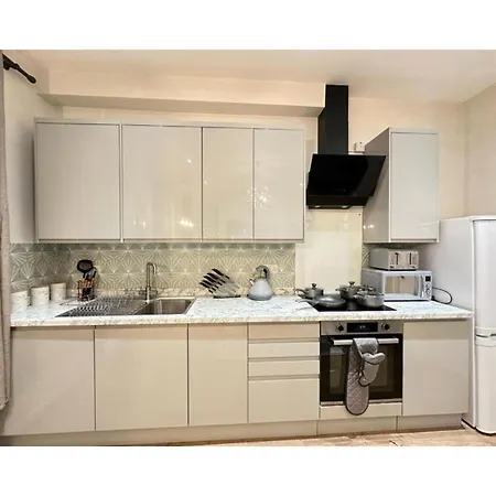 F2- Beautiful 1 Bed Flat Near Edgware Road Station Apartment London