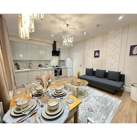 F2- Beautiful 1 Bed Flat Near Edgware Road Station *
