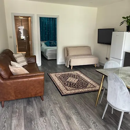 Private One Bedroom Flat In Barnet, London * Finchley