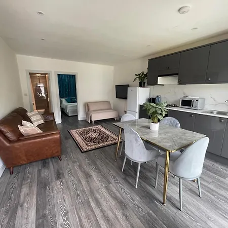 Private One Bedroom Flat In Barnet, London Apartment Finchley
