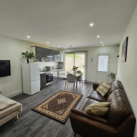 Private One Bedroom Flat In Barnet, London