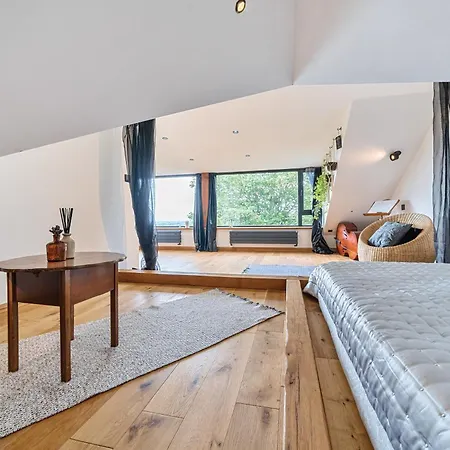 Villa The Ridge - Luxury Designer With Hot Tub And Sauna, Bexley Borough Of *