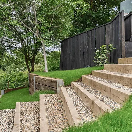 Villa The Ridge - Luxury Designer With Hot Tub And Sauna, Bexley Borough Of