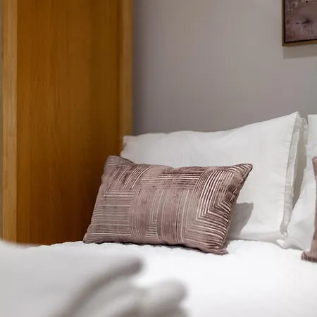 Apartment St George London